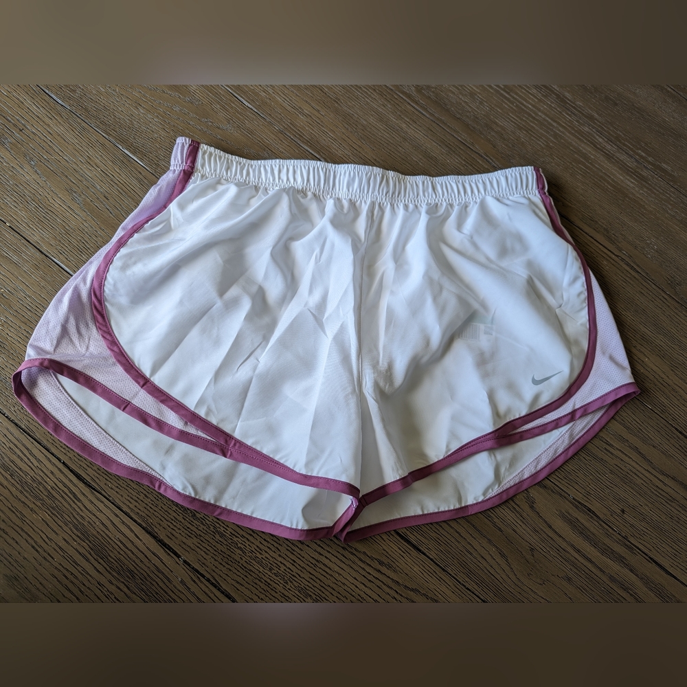 🔥NWT Nike Tempo Women's Running Shorts in White and Purplish/Pink